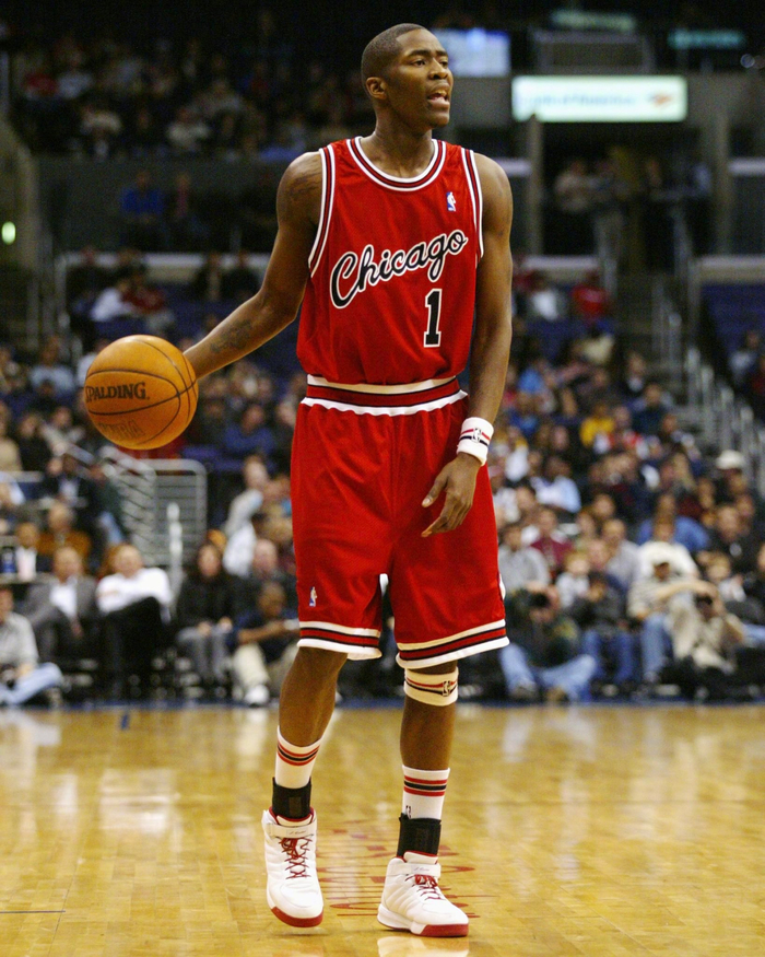 46岁克劳福德生日晒旧球衣：岁月沉淀显质感