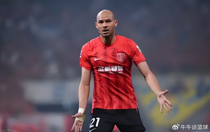 德尔加多未被征召引争议 国足归化球员引热议