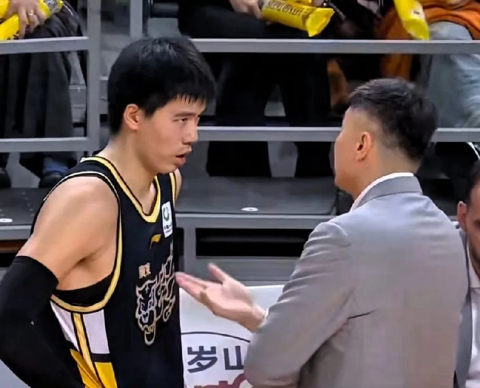 广东队领先19分遭福建逆转 杜锋三大战术失误成