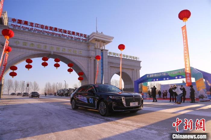 “穿越黑河·城市巡游”现场 于福庆 摄