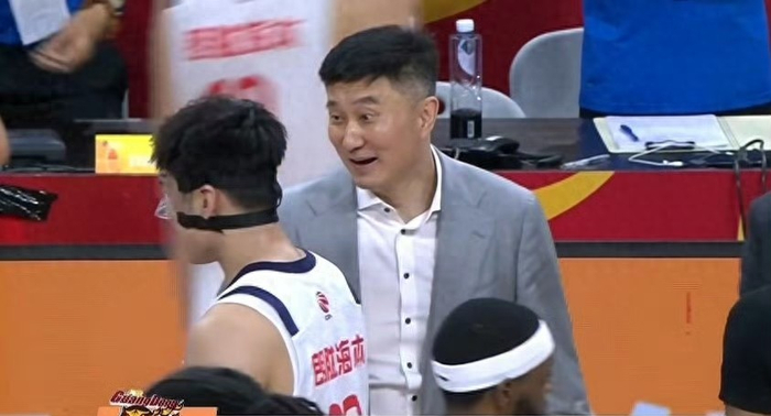 广东德比战险胜广州男篮 创31年八强纪录
