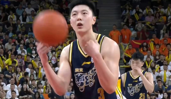 广东德比战险胜广州男篮 创31年八强纪录